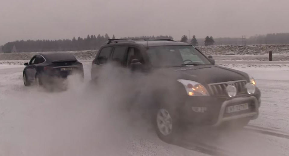  Tesla Model X vs Toyota Land Cruiser Tug Of War: Who Wins?