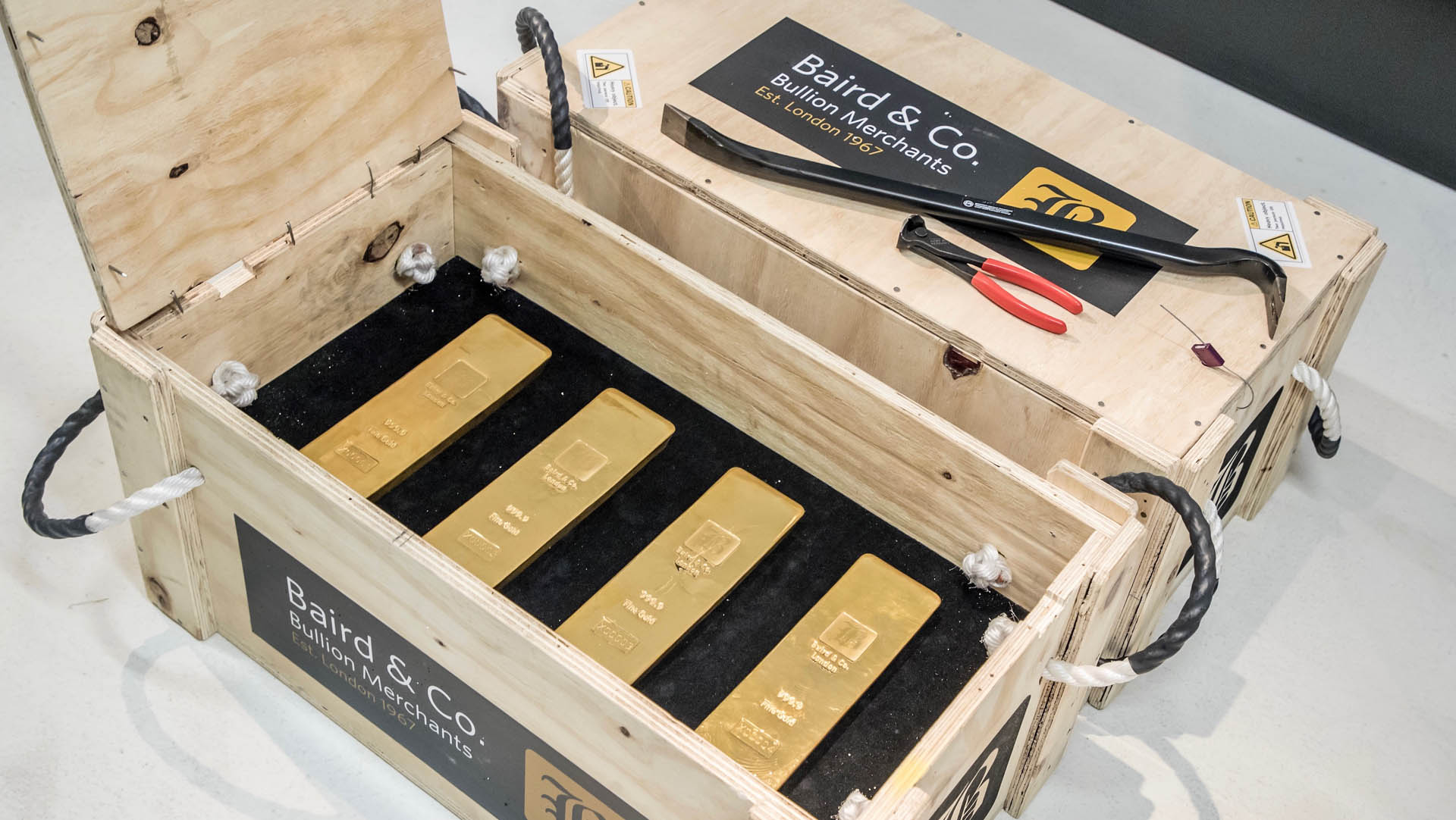 1597045_gold_bars_london_2018_porsche_ag Turns Out Porsche’s Panamera Sport Turismo Is Good For Hauling Gold, Too