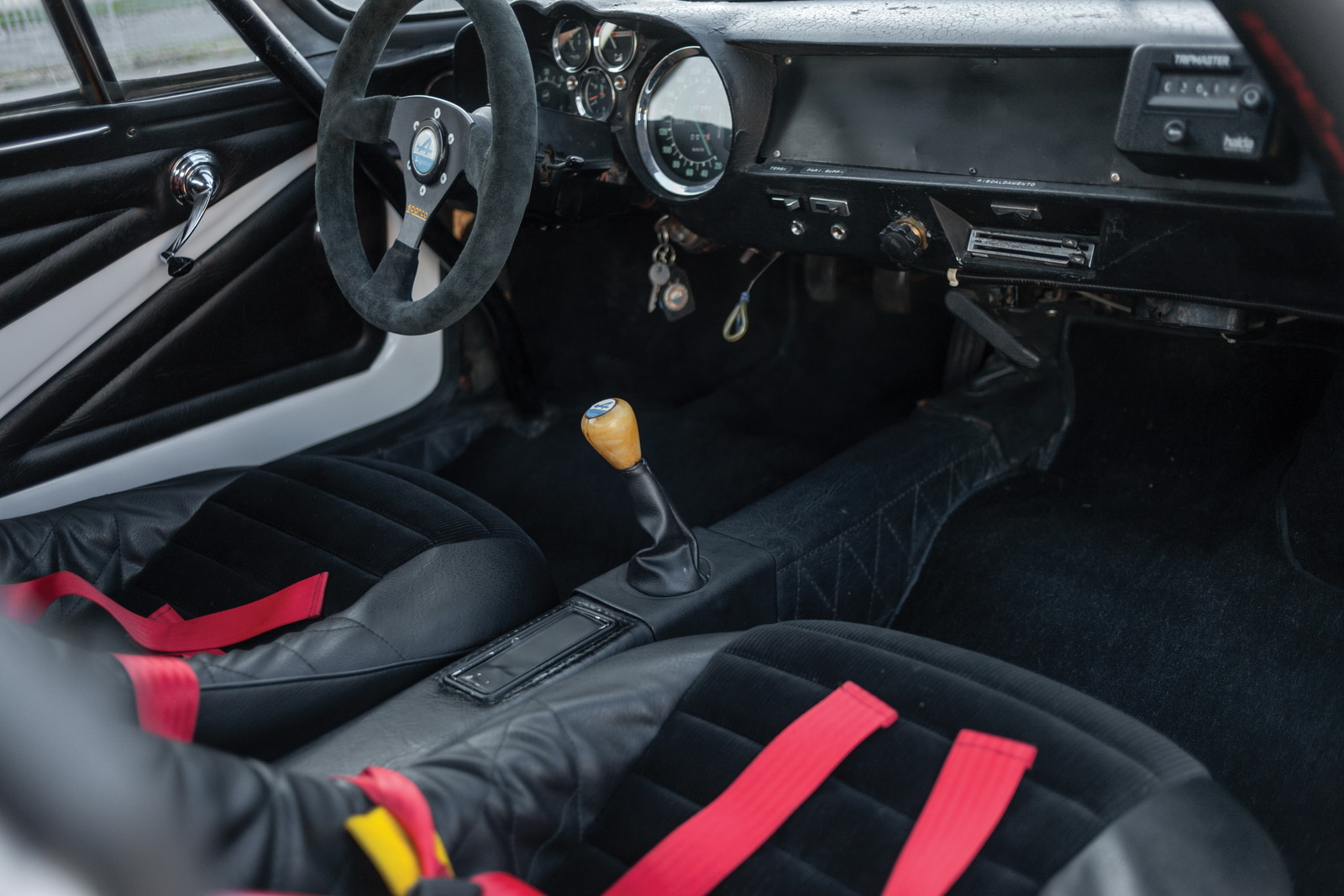 1974-renault-alpine-a110-26 Buy This Classic Alpine A110, Race It In Vintage Events