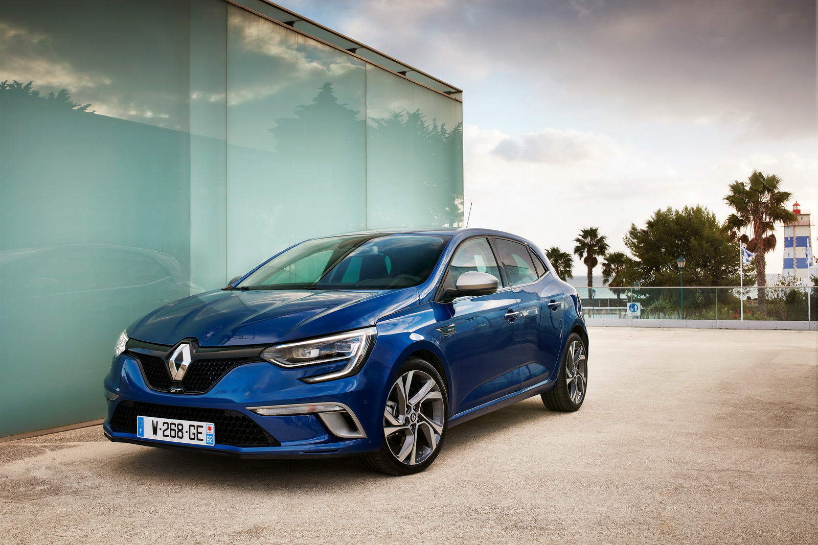 2015-RenaultMegane-34 Renault-Nissan Alliance Bumps VW Group Off The Top, Becomes 2017’s Top-Selling Automaker