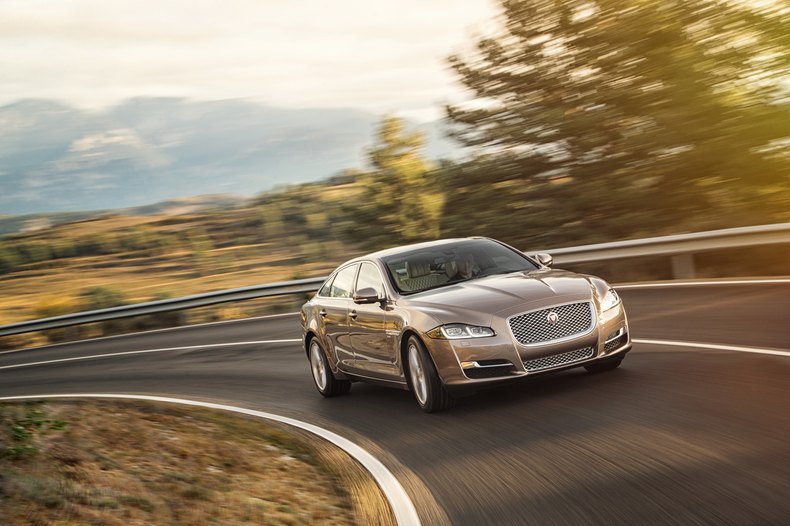 2016-jaguar-xj-7 Next-Gen Jaguar XJ Will Reportedly Become An Electric Vehicle