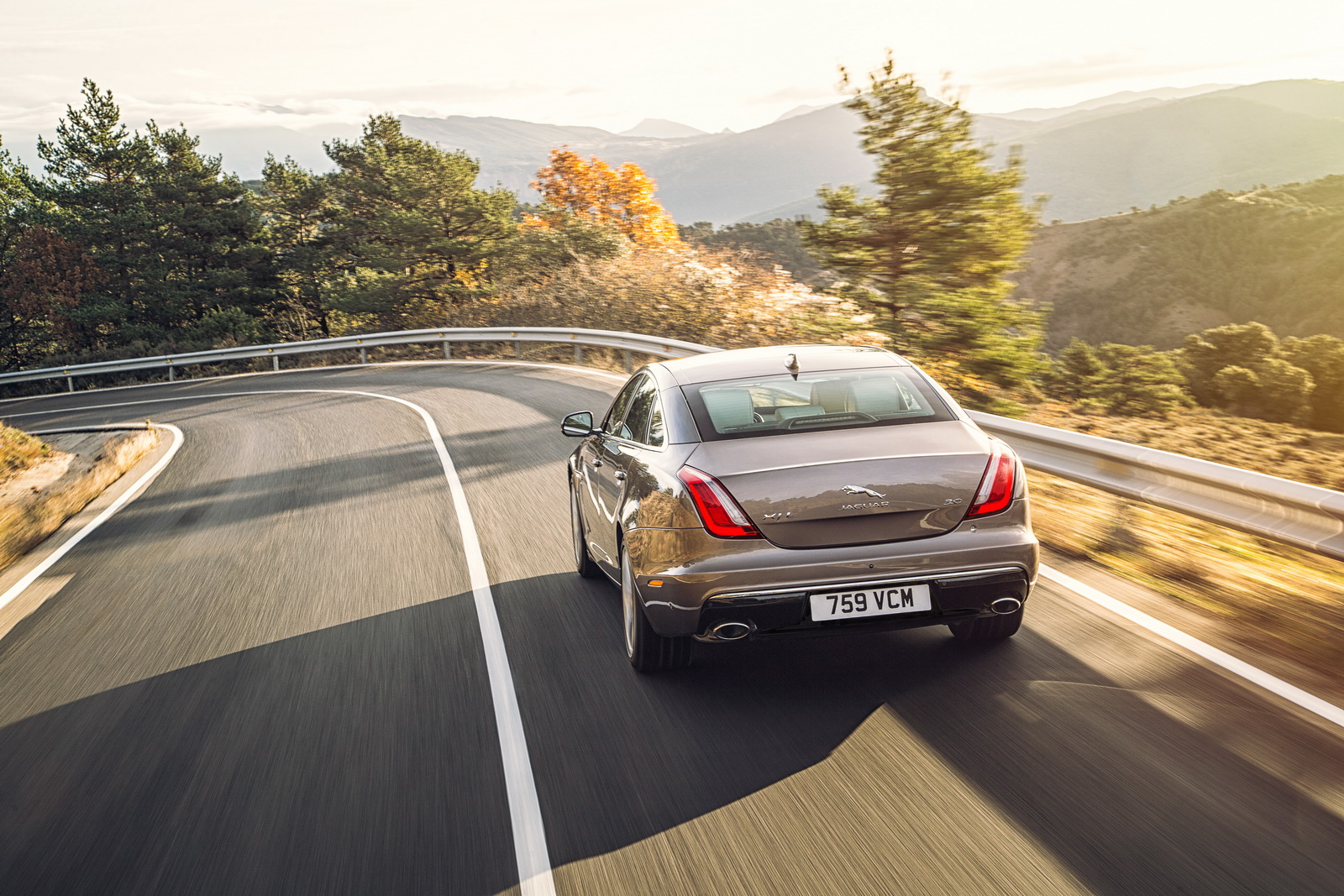 2016-jaguar-xj-8 Next-Gen Jaguar XJ Will Reportedly Become An Electric Vehicle