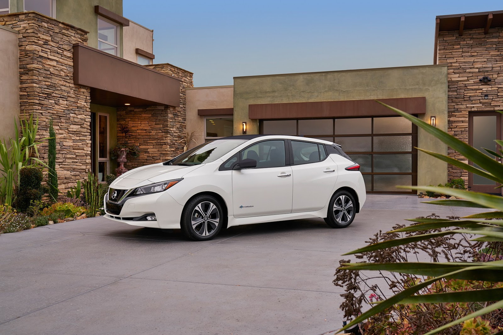 2018-nissan-leaf-2 Build Your 2018 Leaf With Nissan’s New Configurator
