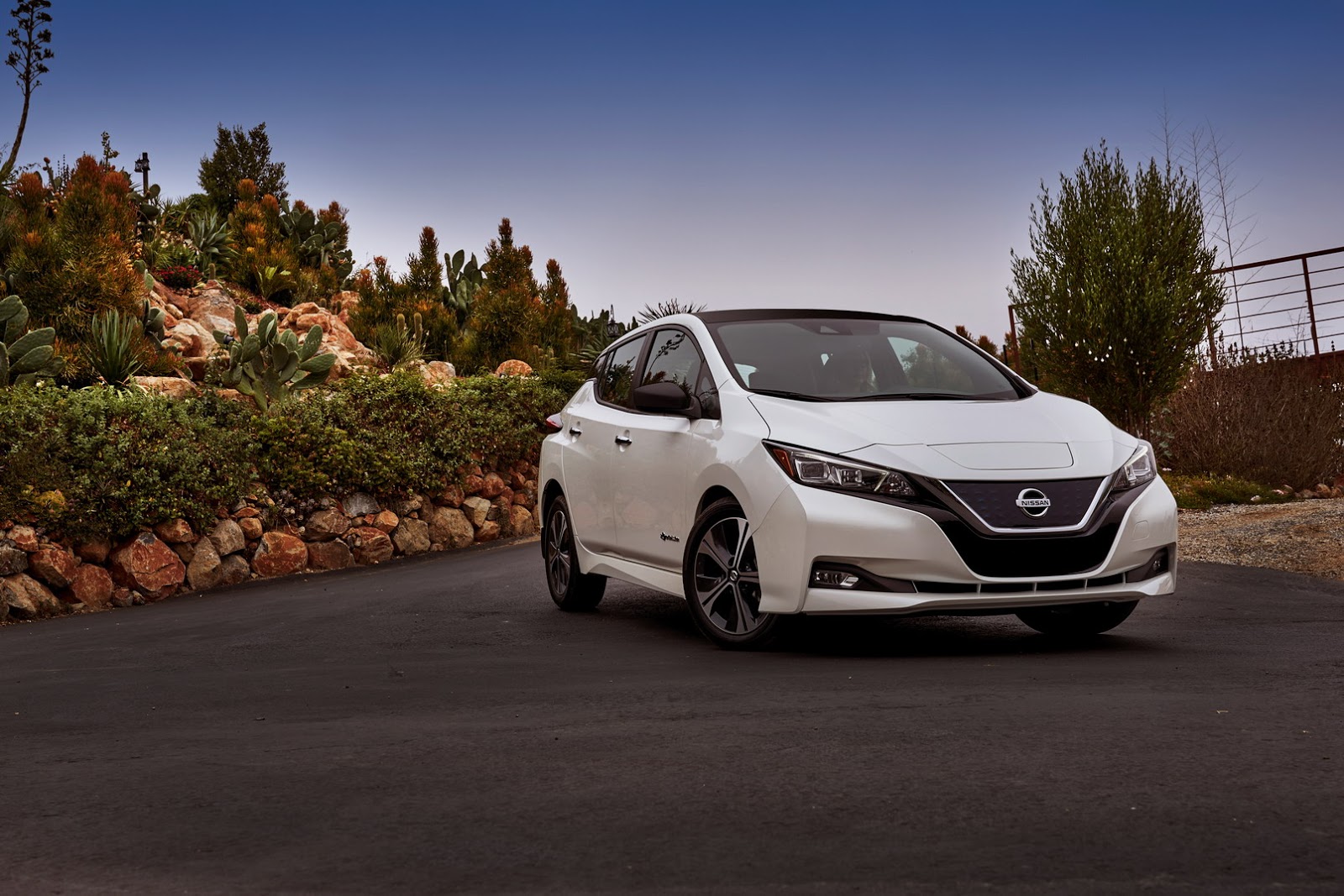 2018-nissan-leaf-3 Build Your 2018 Leaf With Nissan’s New Configurator