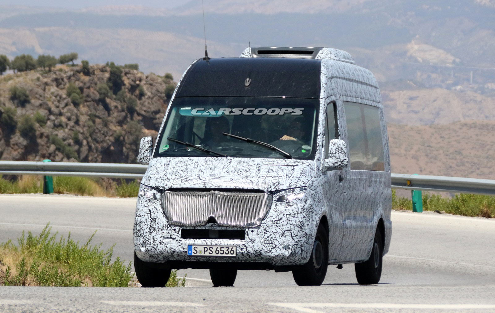 2019-mercedes-benz-sprinter-9 2019 Mercedes-Benz Sprinter To Debut On February 6