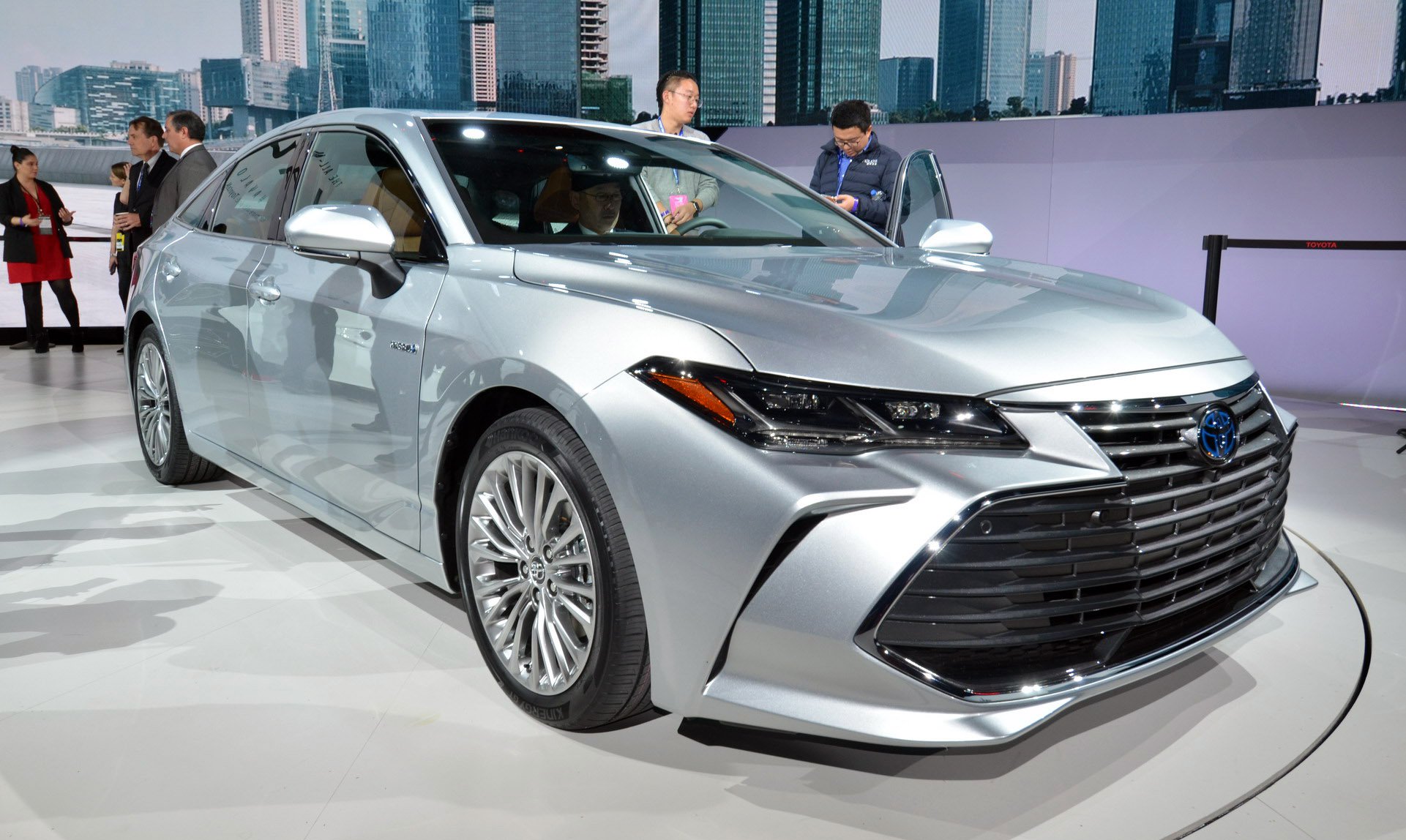 Новая камри 2025. Toyota Avalon Hybrid 2022. Toyota Avalon 2018. Toyota Camry 2023 New. Новая Тойота Авалон 2022.