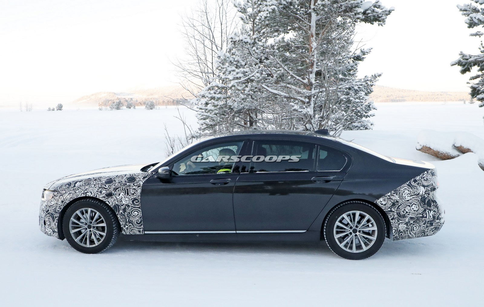 BMW-7-Series-7 2019 BMW 7-Series Caught Getting Ready To Tackle The All-New A8