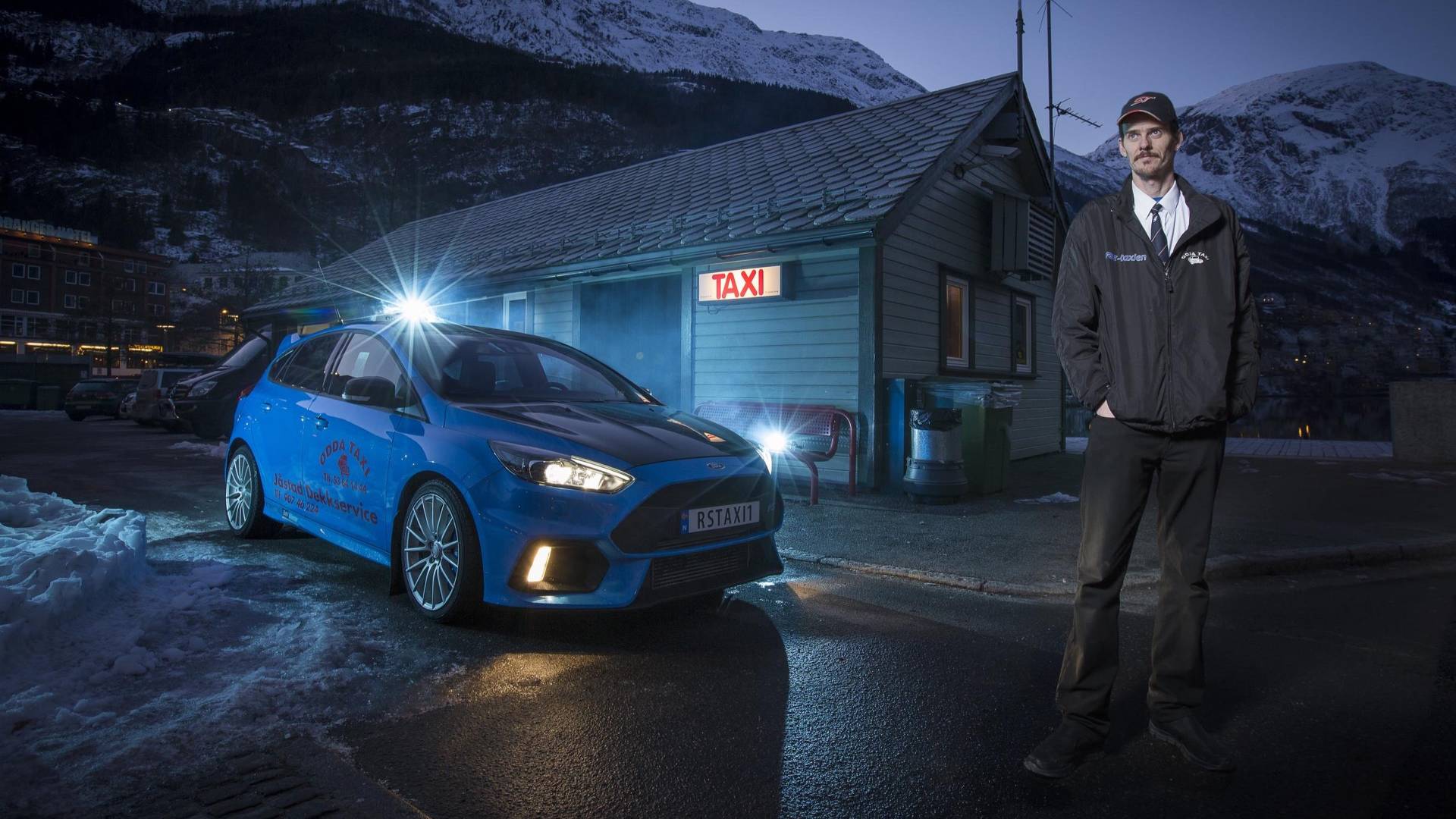 Ford-Focus-RS-Taxi-4 Norwegian Cabbie Thrills Locals With His Ford Focus RS Taxi