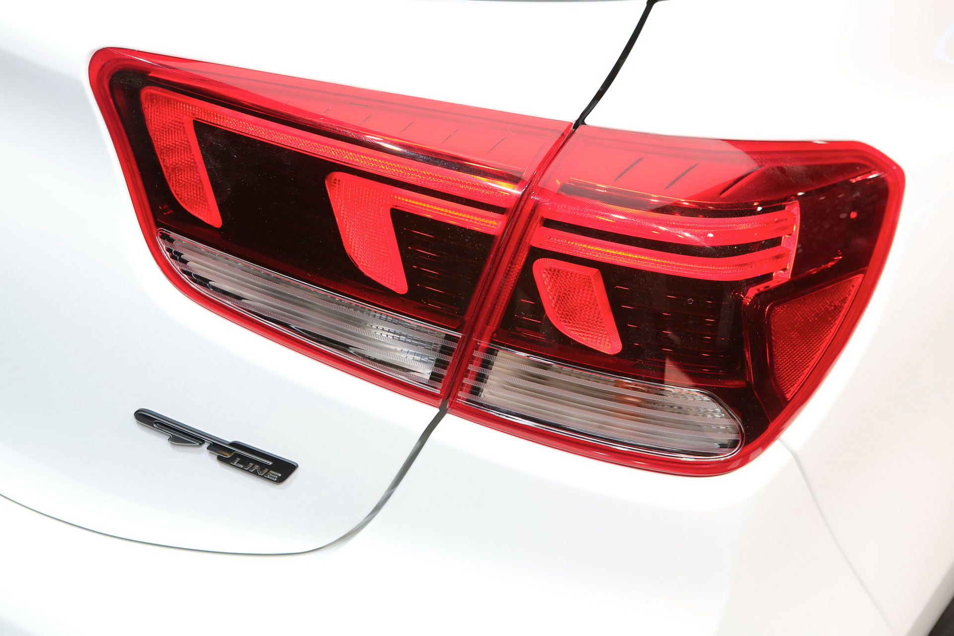 Kia-Rio-GT-Line-06 Kia Rio Gets Some Visual Attitude With New GT-Line | Geneva Images