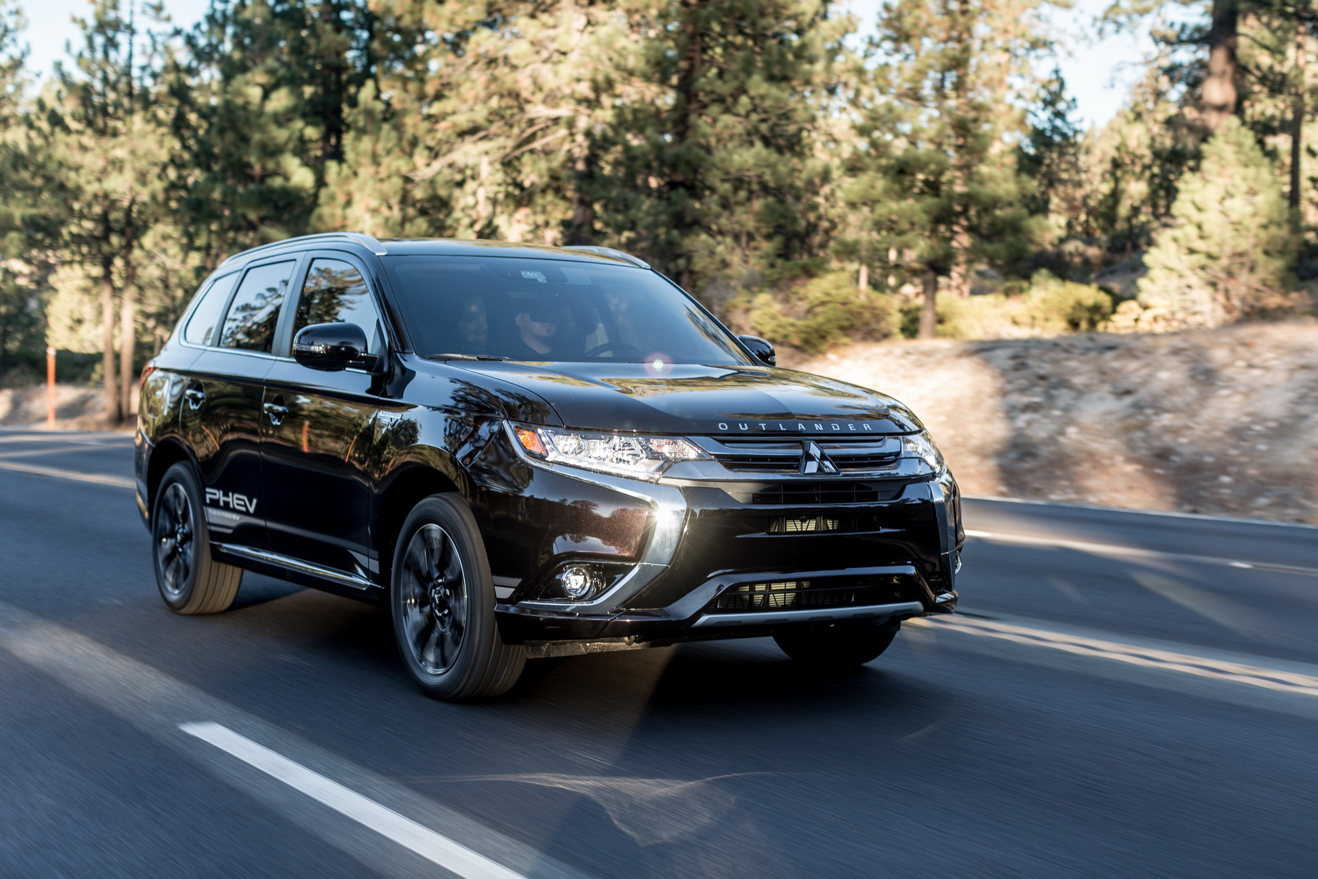 2018 Mitsubishi Outlander PHEV Mitsubishi Celebrates More Than 100,000 Outlander PHEVs Sold In Europe
