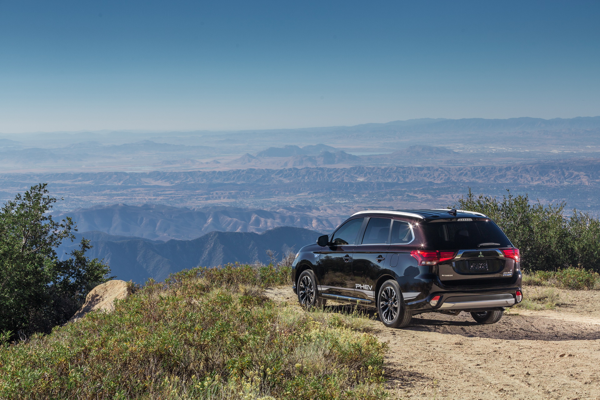 2018 Mitsubishi Outlander PHEV Mitsubishi Celebrates More Than 100,000 Outlander PHEVs Sold In Europe