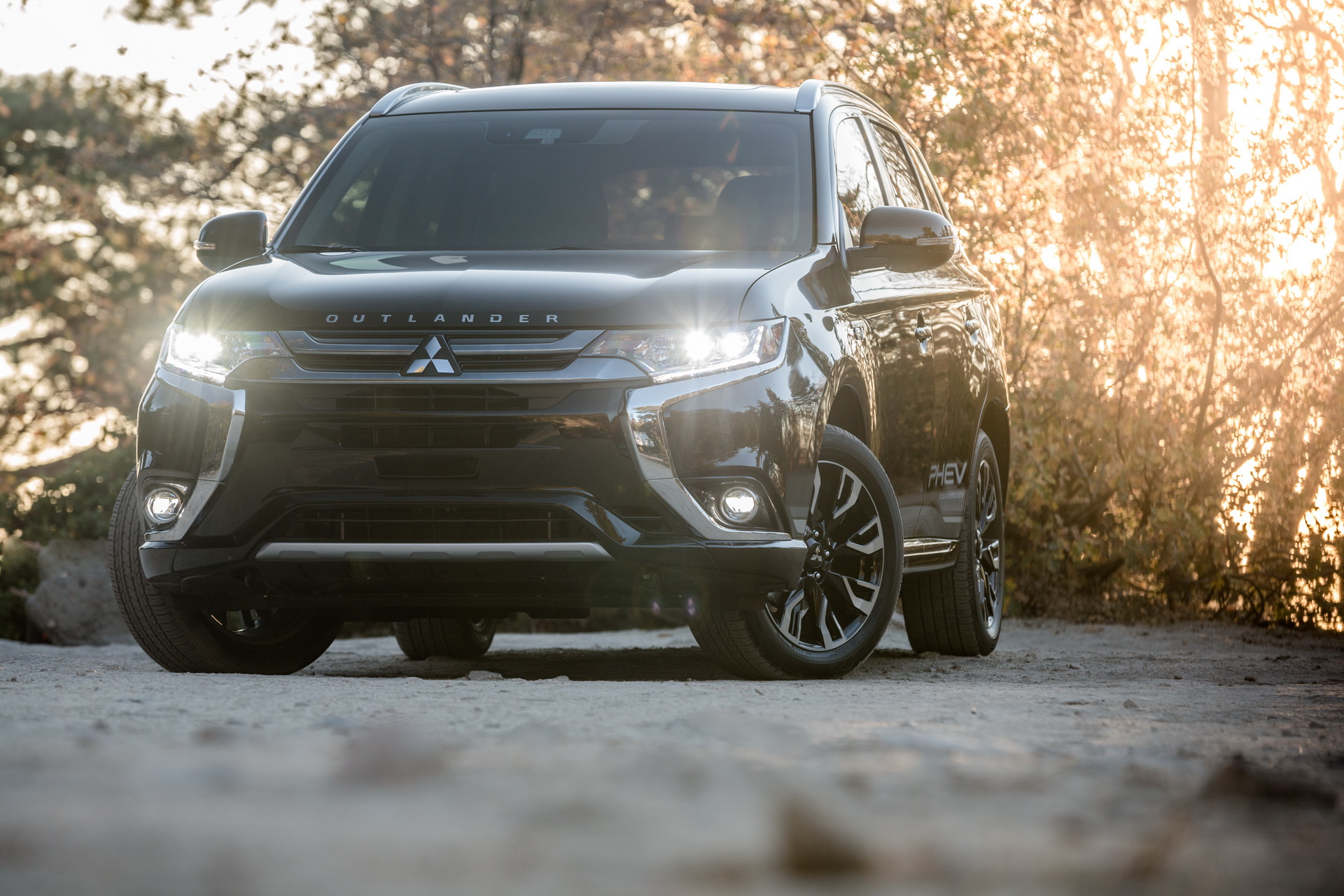 2018 Mitsubishi Outlander PHEV Mitsubishi Celebrates More Than 100,000 Outlander PHEVs Sold In Europe