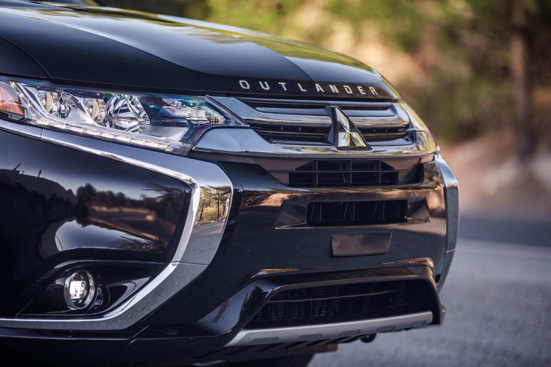 2018 Mitsubishi Outlander PHEV Mitsubishi Celebrates More Than 100,000 Outlander PHEVs Sold In Europe