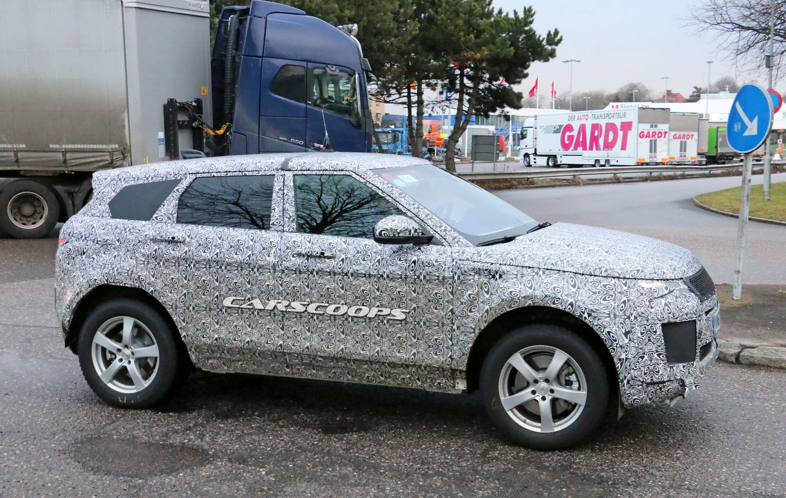 RangeRover-Evoque-03 2019 Range Rover Evoque Wears Its Production Body, Looks A Lot Sleeker