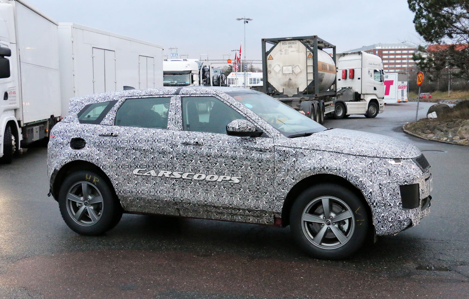 RangeRover-Evoque-11 2019 Range Rover Evoque Wears Its Production Body, Looks A Lot Sleeker