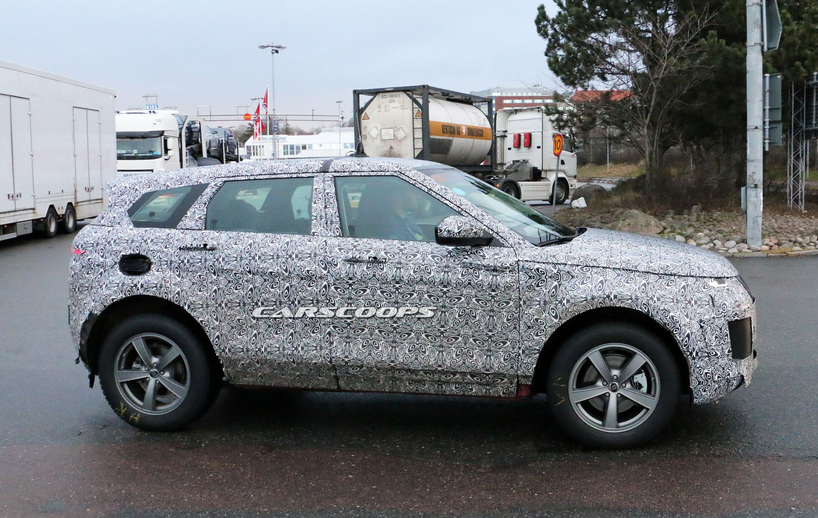 RangeRover-Evoque-12 2019 Range Rover Evoque Wears Its Production Body, Looks A Lot Sleeker