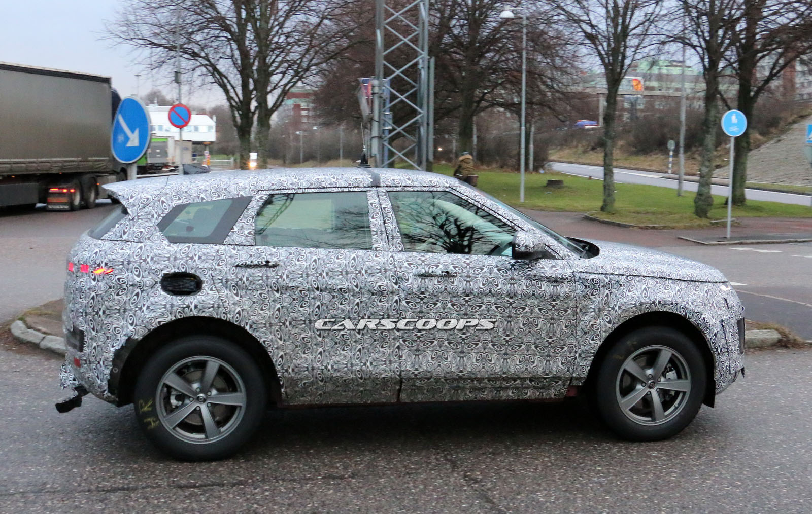 RangeRover-Evoque-13 2019 Range Rover Evoque Wears Its Production Body, Looks A Lot Sleeker