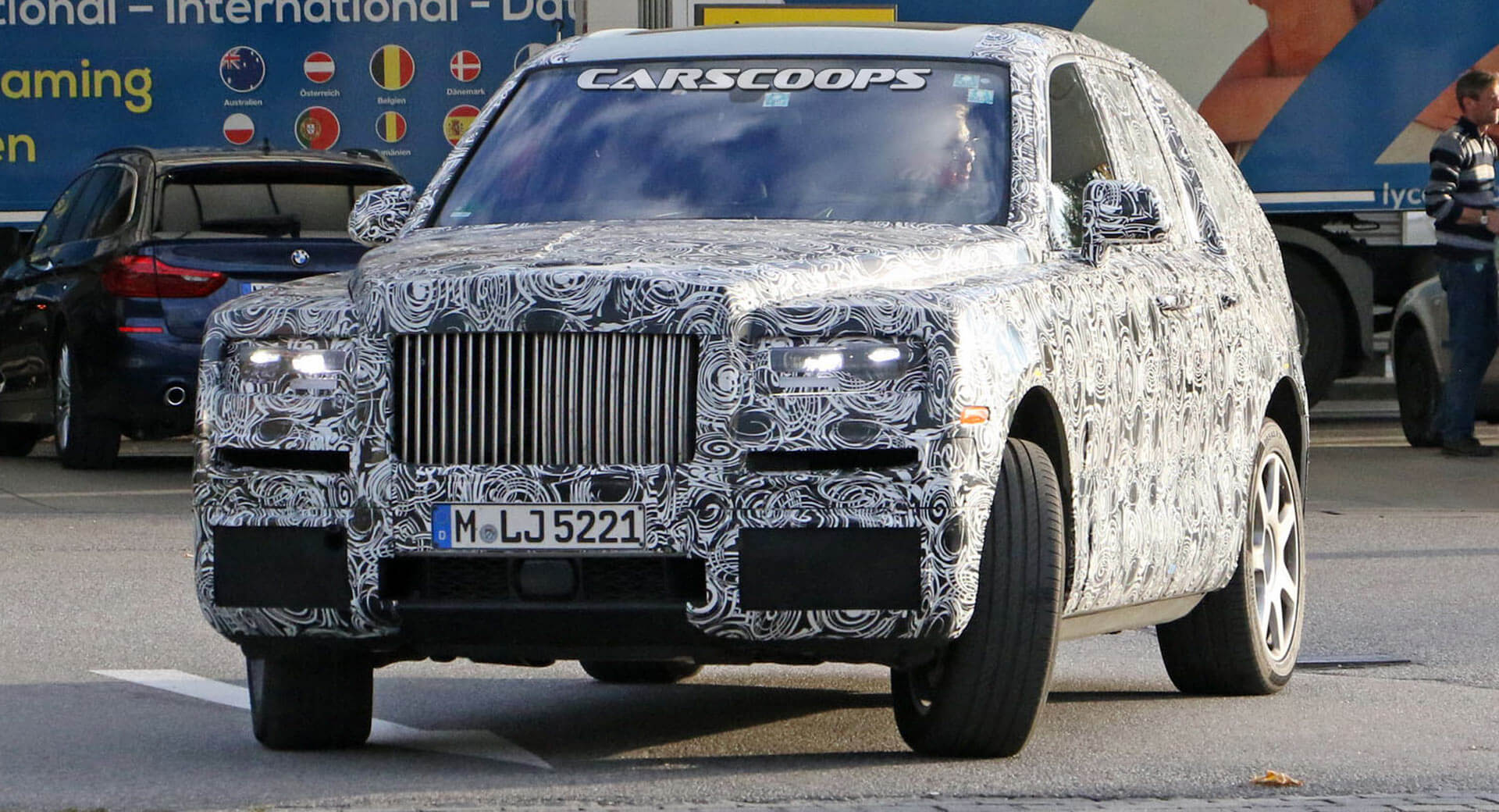 Rolls-Royce-Cullinan- (1) 2019 Rolls-Royce Cullinan Teased One Last Time With Interior Shot