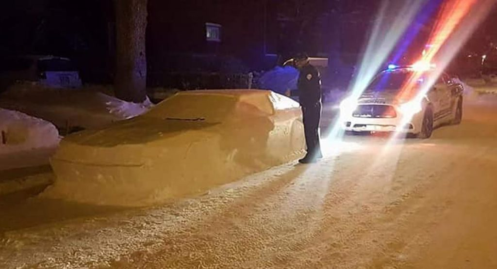 Snowfooling: Canadian Pranks Cops With Fake Snow Car