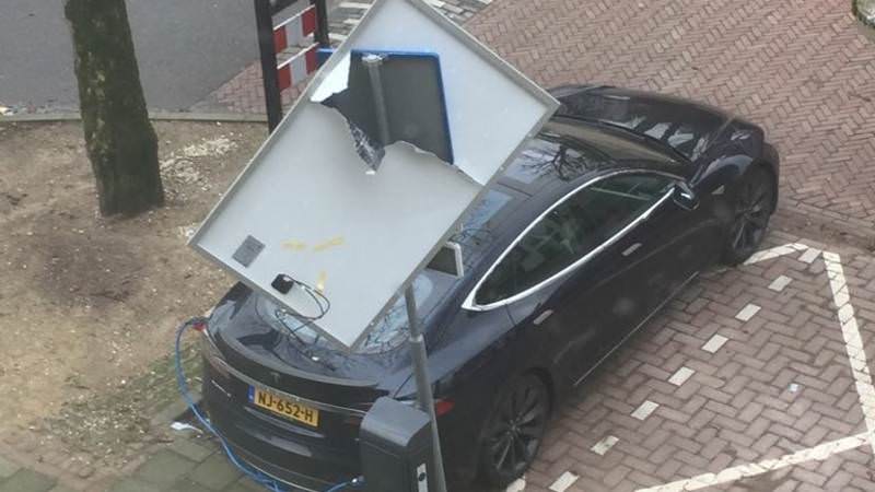 Tesla-Model-S-Solar-Panel-2 Tesla Model S Saved From Falling Solar Panel By Traffic Sign