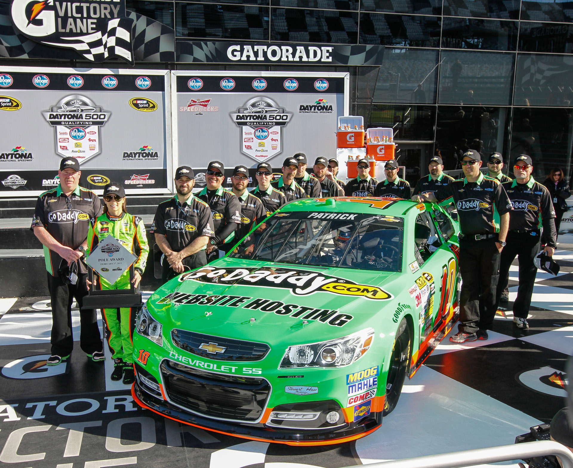 Daytona500QualifyingPatrick05 Danica Teams Back Up With GoDaddy For Final Indy & Daytona 500