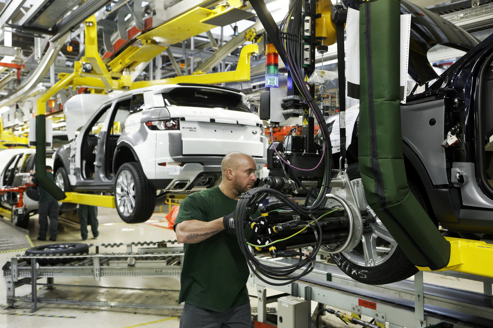 halewood-04 Jaguar Land Rover To Slow Down Production Due To Brexit, Diesel Taxes