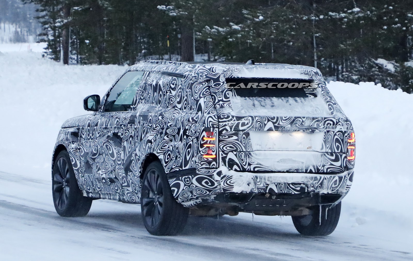 range-rover-coupe-spy-shots-10 Range Rover SV Coupe Announced, Debuts In Geneva