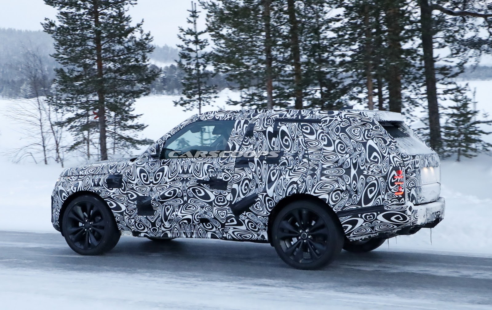 range-rover-coupe-spy-shots-8 Range Rover SV Coupe Announced, Debuts In Geneva