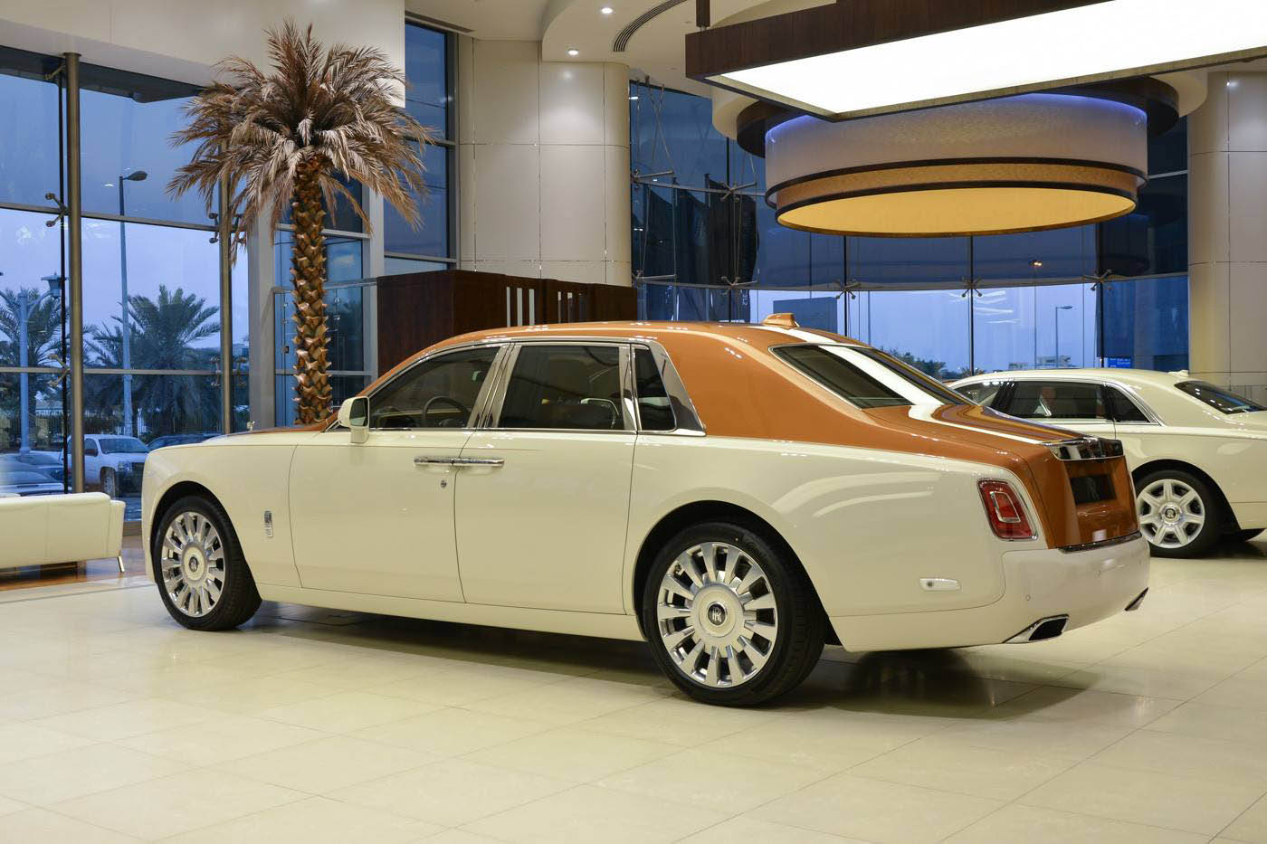 rolls-royce-phantom-abu-dhabi-05 The New Rolls-Royce Phantom Looks Particularly Arabian In Abu Dhabi