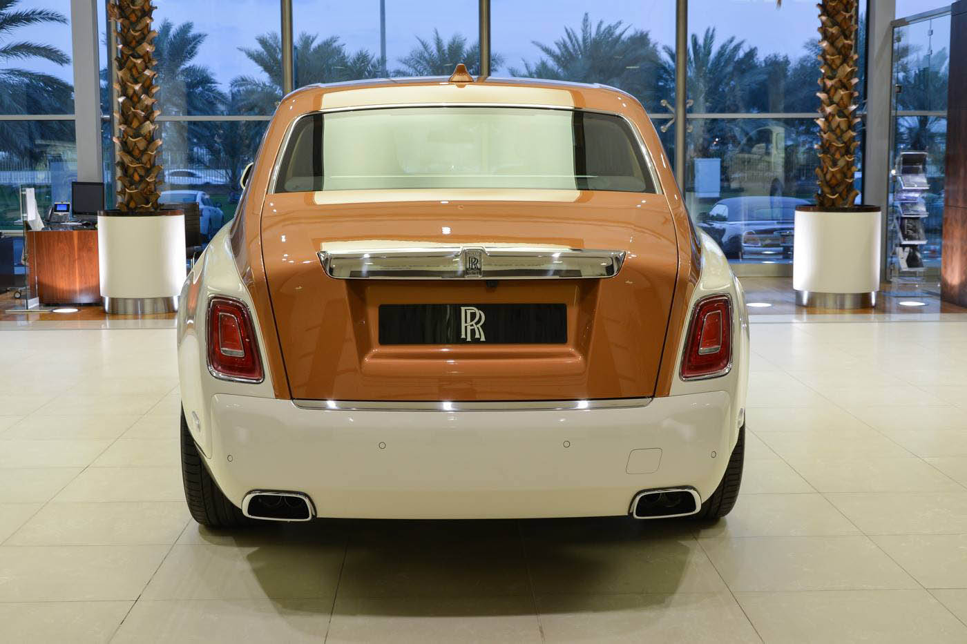 rolls-royce-phantom-abu-dhabi-07 The New Rolls-Royce Phantom Looks Particularly Arabian In Abu Dhabi