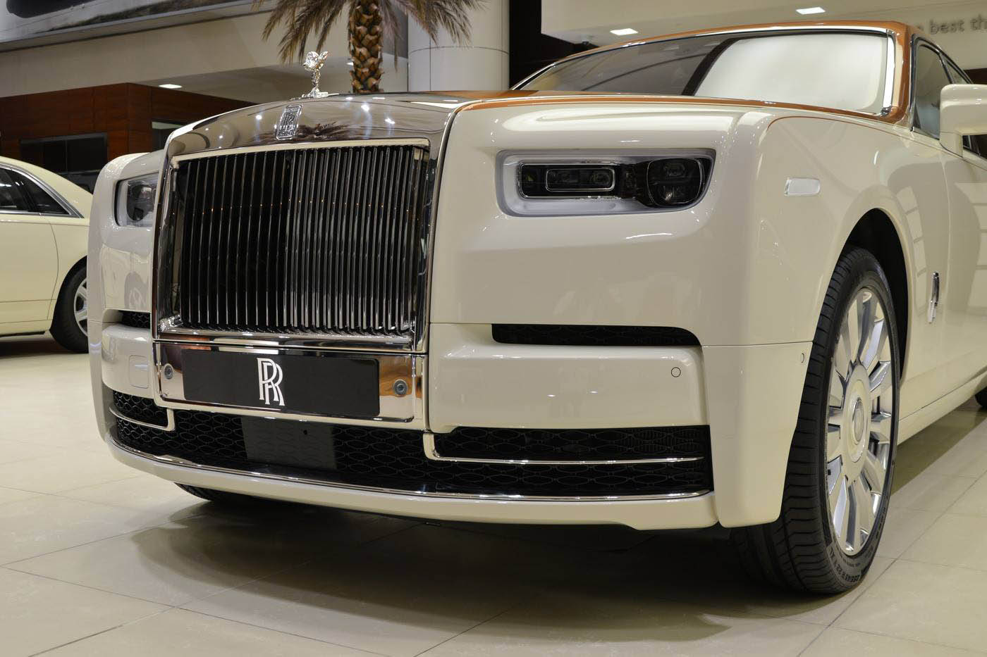 rolls-royce-phantom-abu-dhabi-08 The New Rolls-Royce Phantom Looks Particularly Arabian In Abu Dhabi