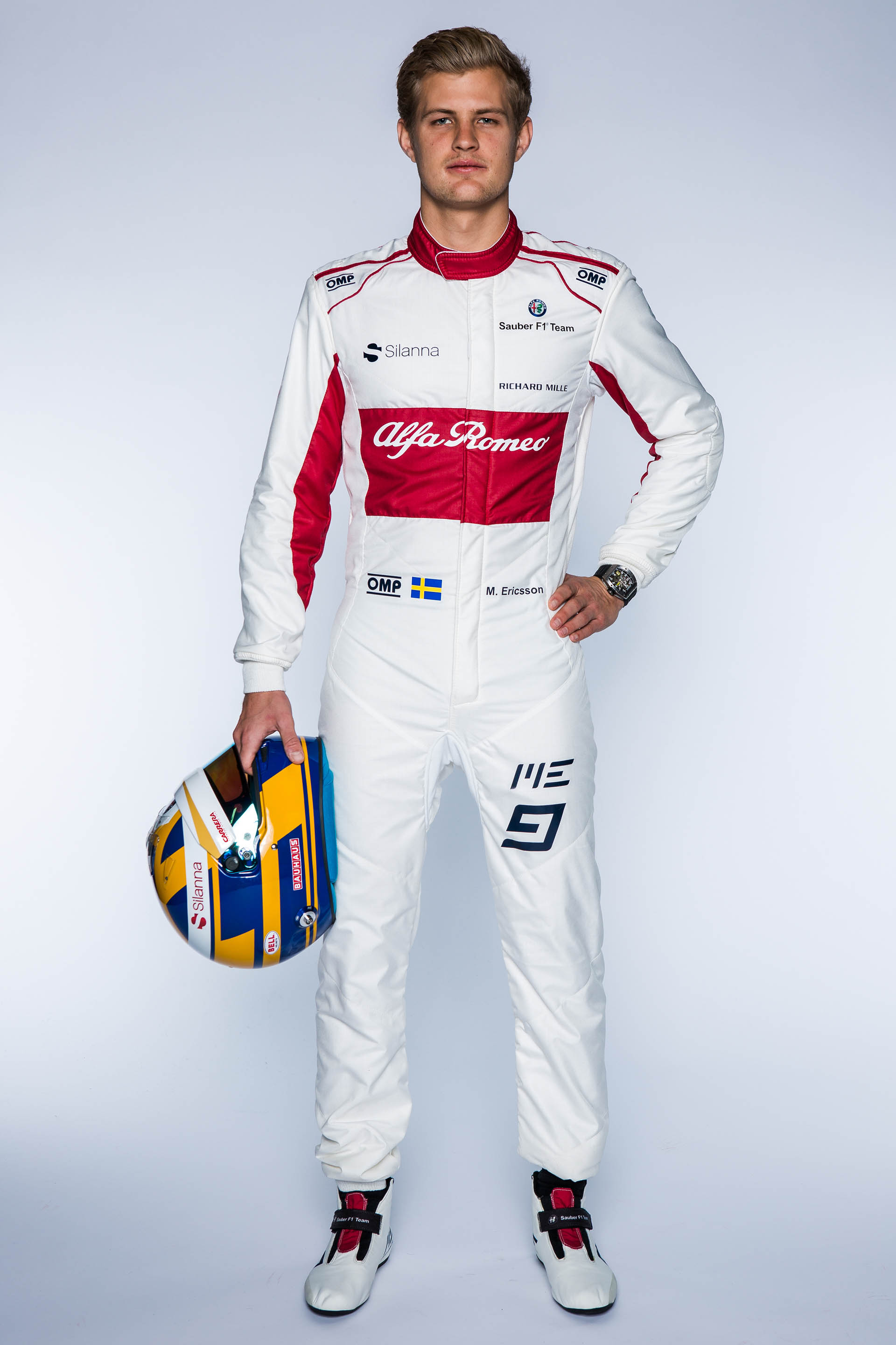 180220_Alfa_Romeo_Sauber_ERI_Full-body_Frontal_with-Helmet_1arm-up_autograph copy Alfa Romeo Sauber Reveals New C37 For F1 2018