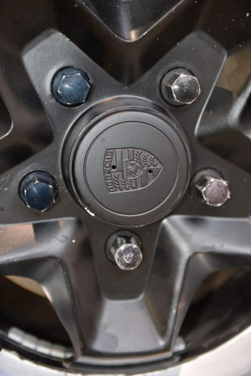 1970-porsche-911t-rally-gulf-auction-18 Go Rallying In Style With This Gulf-Liveried 1970 Porsche 911 T