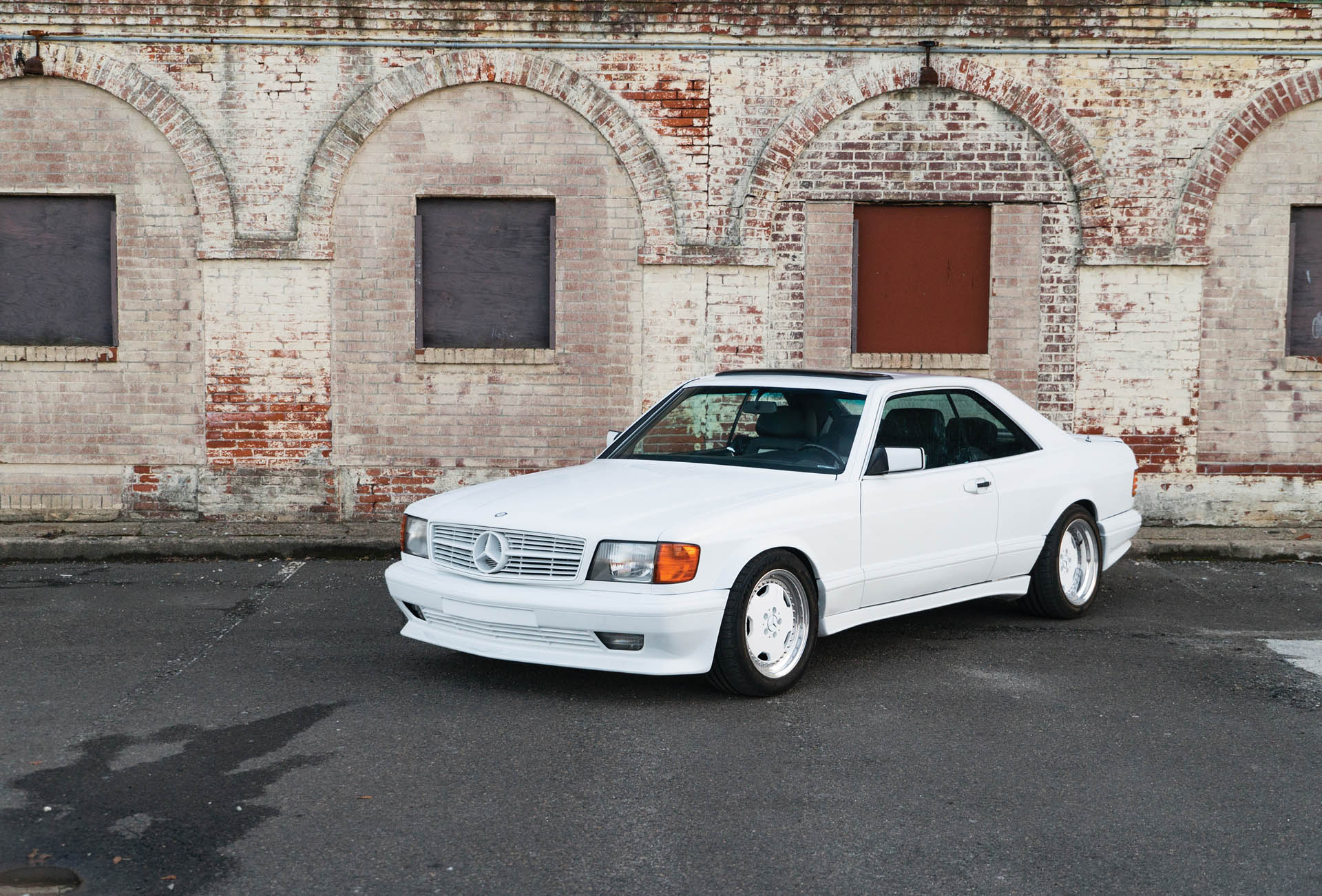 1986-Mercedes-Benz-560-SEC-6-0-AMG--Wide-Body-_0 Mercedes 560 SEC AMG Looks Suitably Eighties In Cocaine White