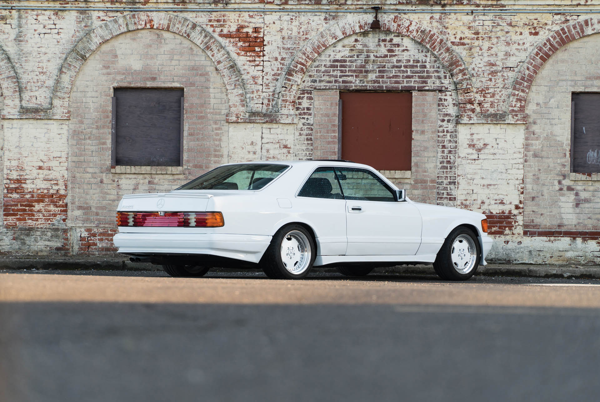 1986-Mercedes-Benz-560-SEC-6-0-AMG--Wide-Body-_1 Mercedes 560 SEC AMG Looks Suitably Eighties In Cocaine White