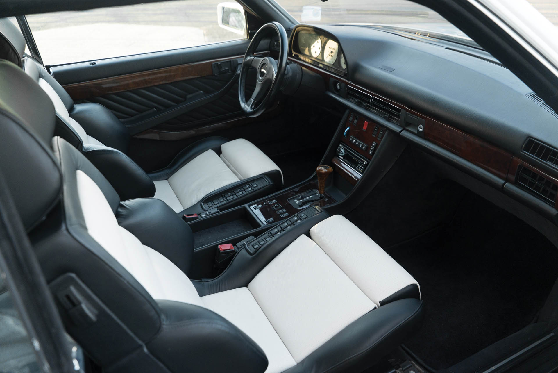 1986-Mercedes-Benz-560-SEC-6-0-AMG--Wide-Body-_10 Mercedes 560 SEC AMG Looks Suitably Eighties In Cocaine White