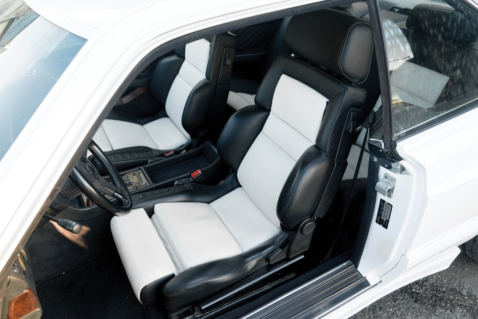 1986-Mercedes-Benz-560-SEC-6-0-AMG--Wide-Body-_13 Mercedes 560 SEC AMG Looks Suitably Eighties In Cocaine White