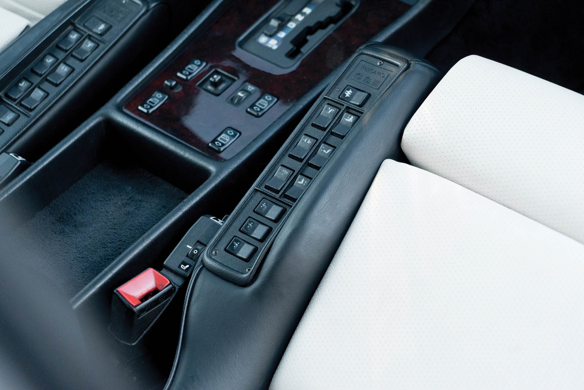 1986-Mercedes-Benz-560-SEC-6-0-AMG--Wide-Body-_15 Mercedes 560 SEC AMG Looks Suitably Eighties In Cocaine White