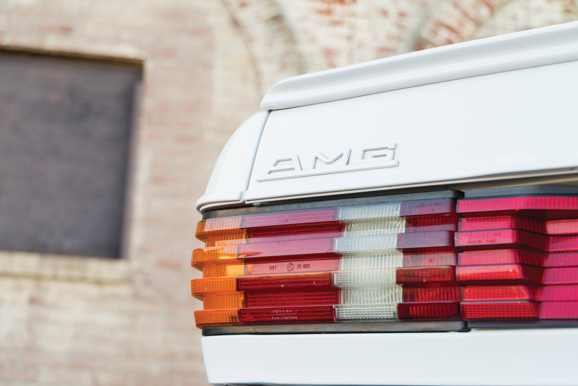 1986-Mercedes-Benz-560-SEC-6-0-AMG--Wide-Body-_17 Mercedes 560 SEC AMG Looks Suitably Eighties In Cocaine White