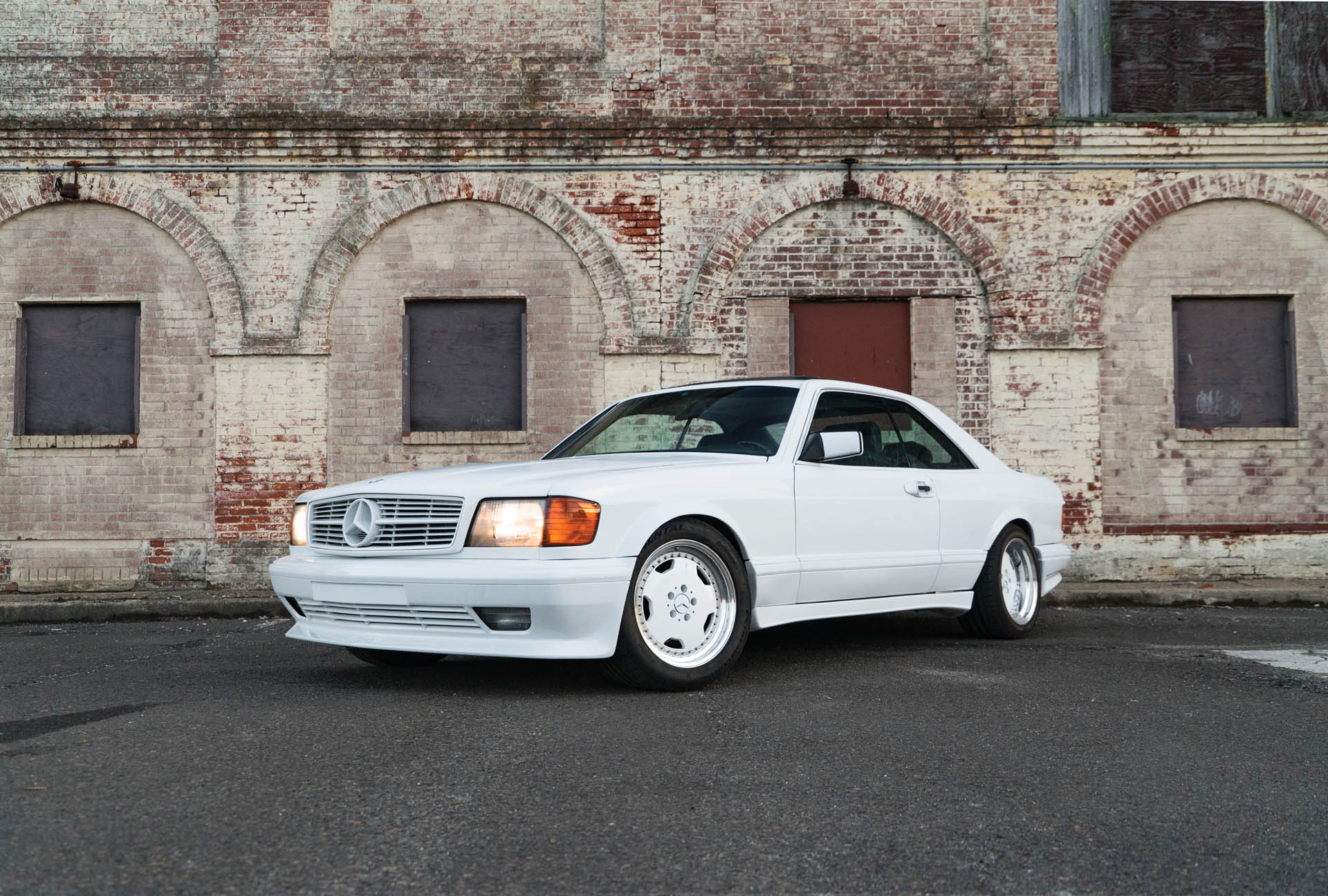1986-Mercedes-Benz-560-SEC-6-0-AMG--Wide-Body-_18 Mercedes 560 SEC AMG Looks Suitably Eighties In Cocaine White