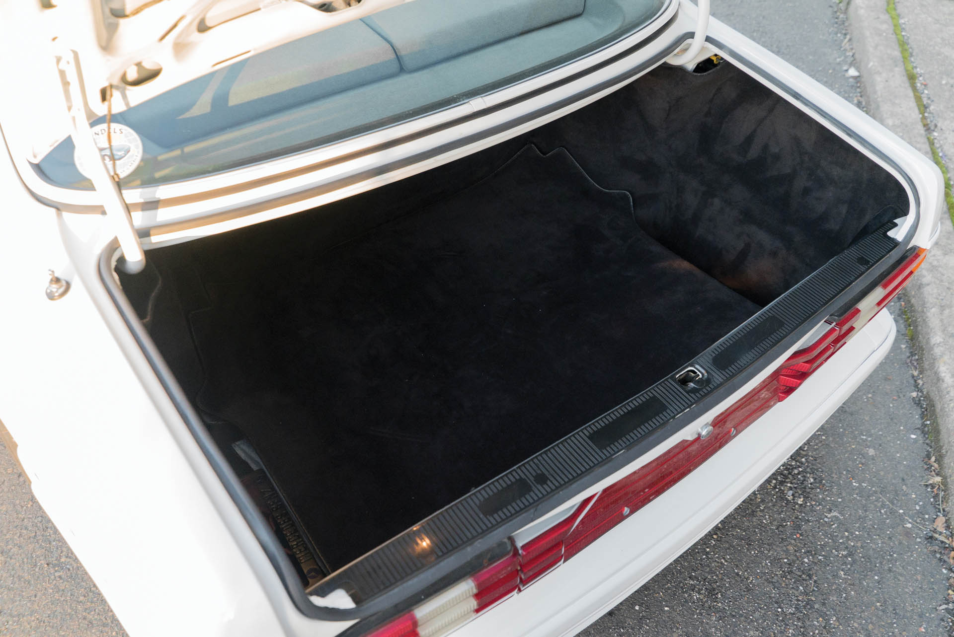 1986-Mercedes-Benz-560-SEC-6-0-AMG--Wide-Body-_24 Mercedes 560 SEC AMG Looks Suitably Eighties In Cocaine White