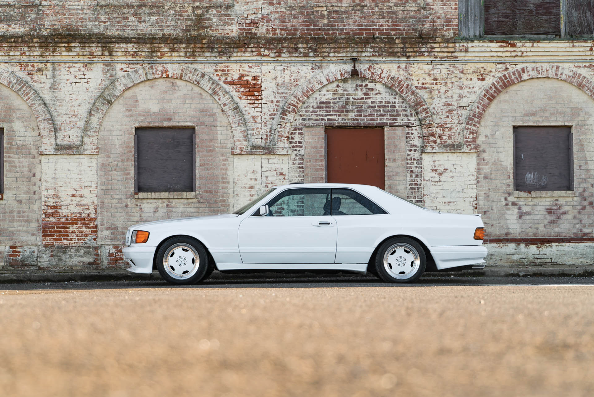 1986-Mercedes-Benz-560-SEC-6-0-AMG--Wide-Body-_4 Mercedes 560 SEC AMG Looks Suitably Eighties In Cocaine White