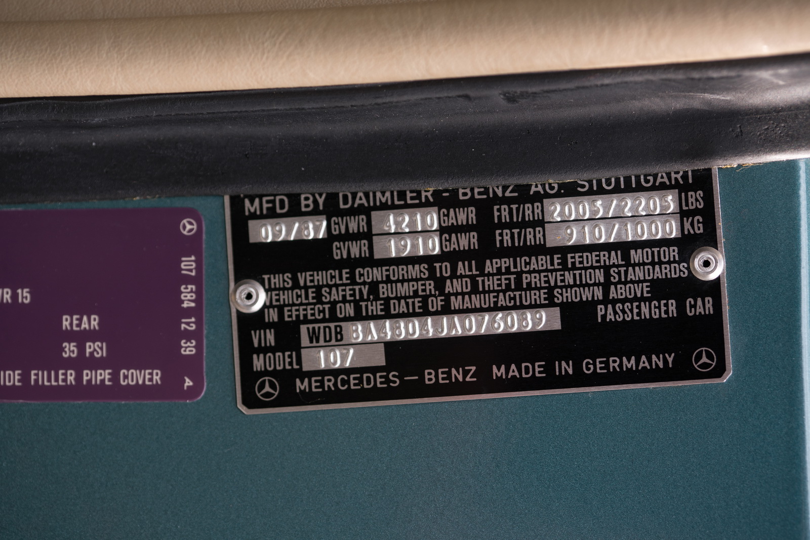 1988-mercedes-benz-sl-560-19 Barely-Driven 1988 Mercedes-Benz 560 SL Leaves Time Capsule For Auction