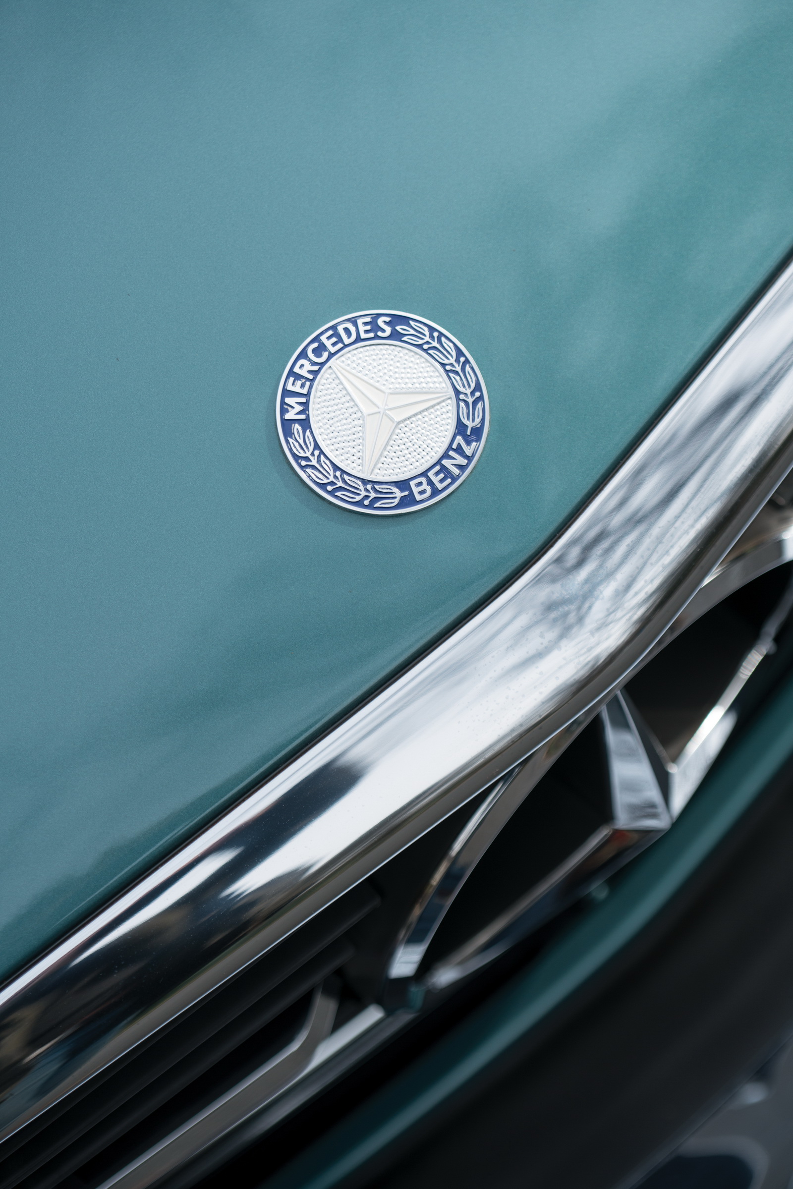 1988-mercedes-benz-sl-560-7 Barely-Driven 1988 Mercedes-Benz 560 SL Leaves Time Capsule For Auction