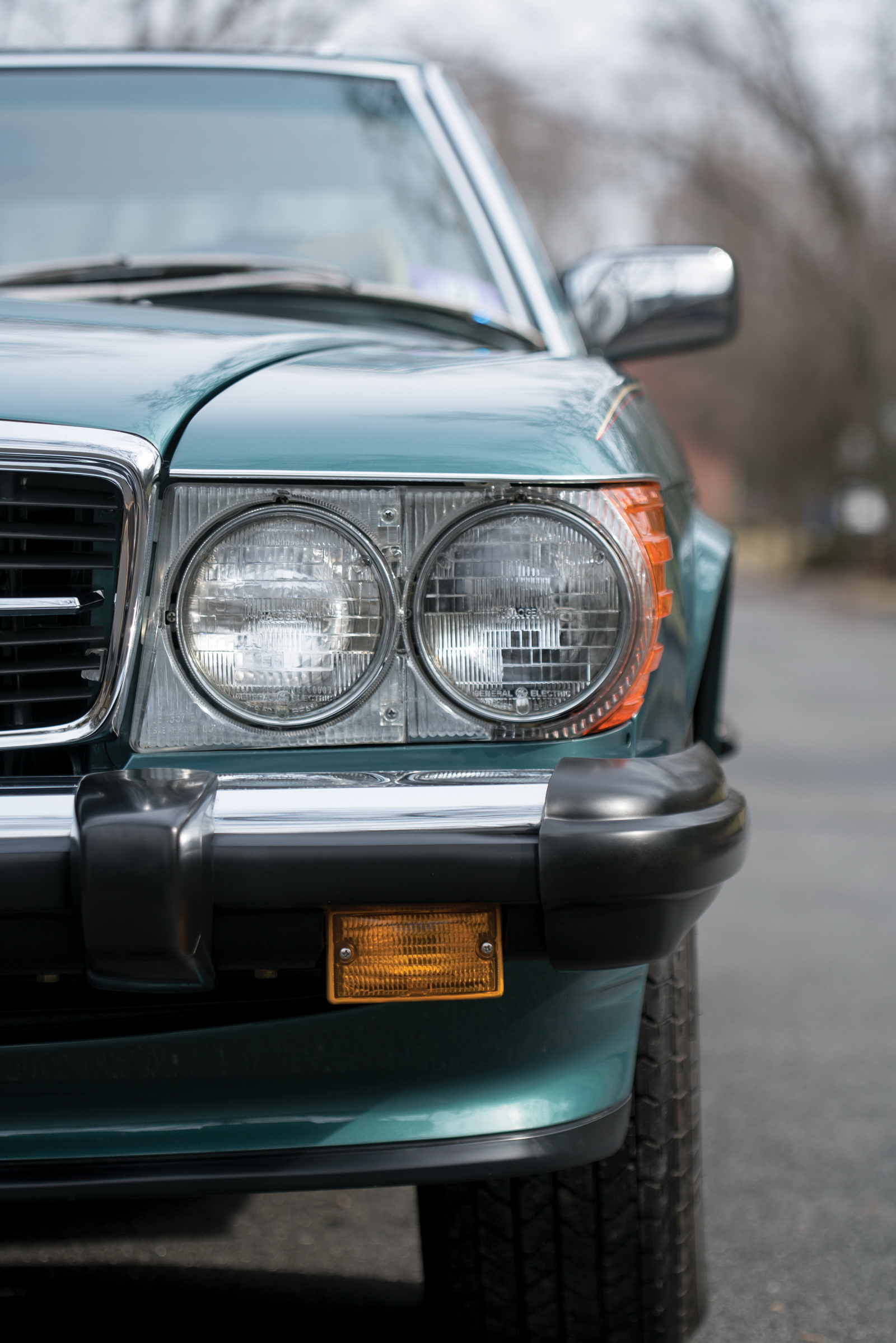 1988-mercedes-benz-sl-560-9 Barely-Driven 1988 Mercedes-Benz 560 SL Leaves Time Capsule For Auction