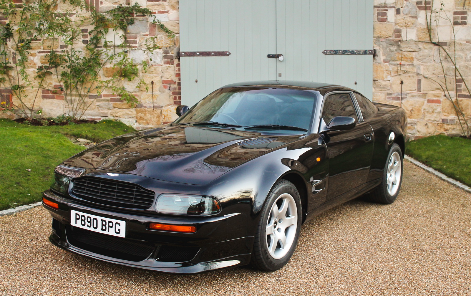1997-aston-martin-v8-vantage-elton-john-1 Drive Away In Sir Elton John’s Classic Aston Martin Vantage