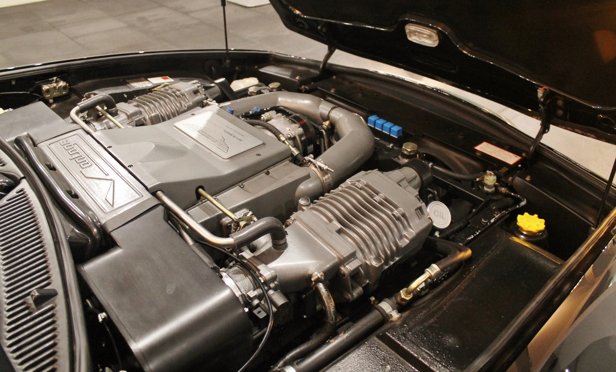 1997-aston-martin-v8-vantage-elton-john-13 Drive Away In Sir Elton John’s Classic Aston Martin Vantage