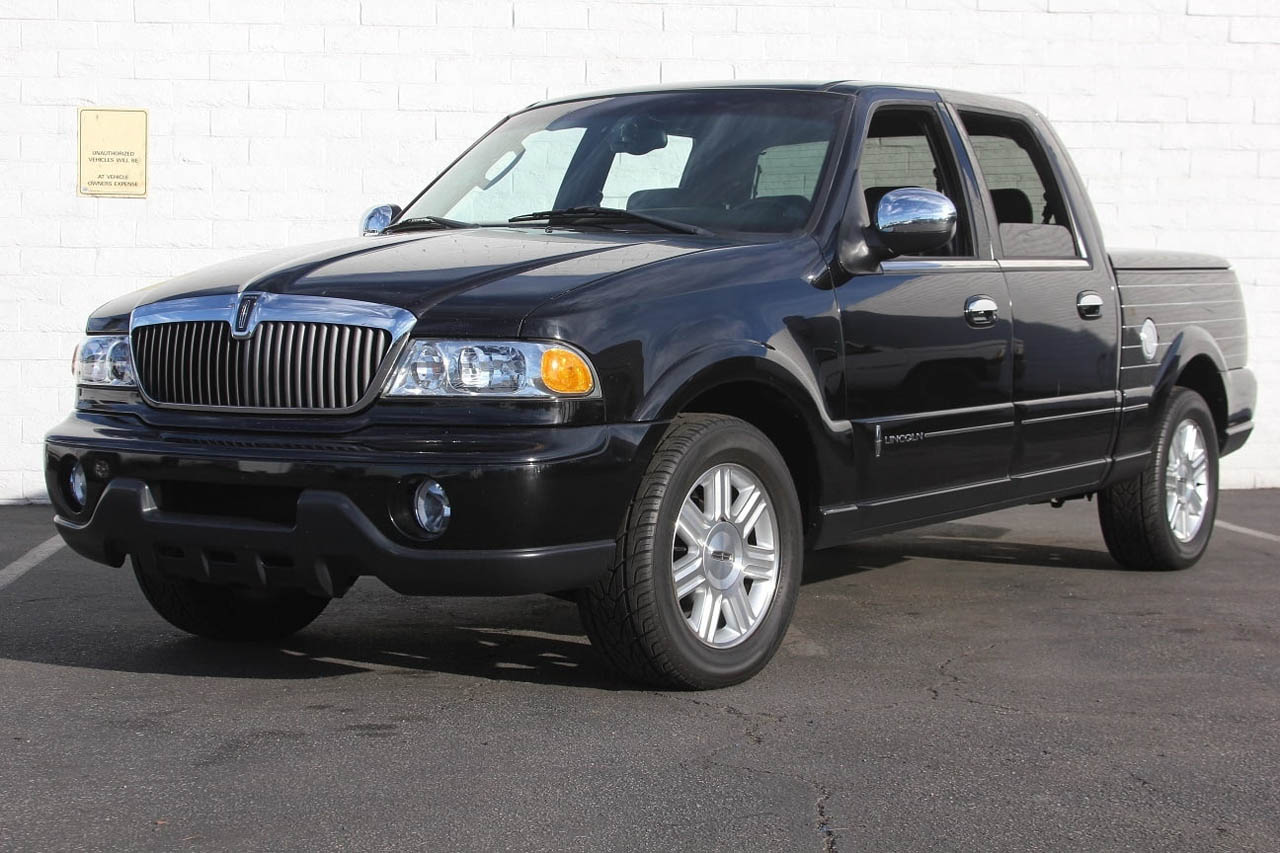 2002-lincoln-blackwood-01 Pick Up This Lincoln Truck And Get Your Blackwood On