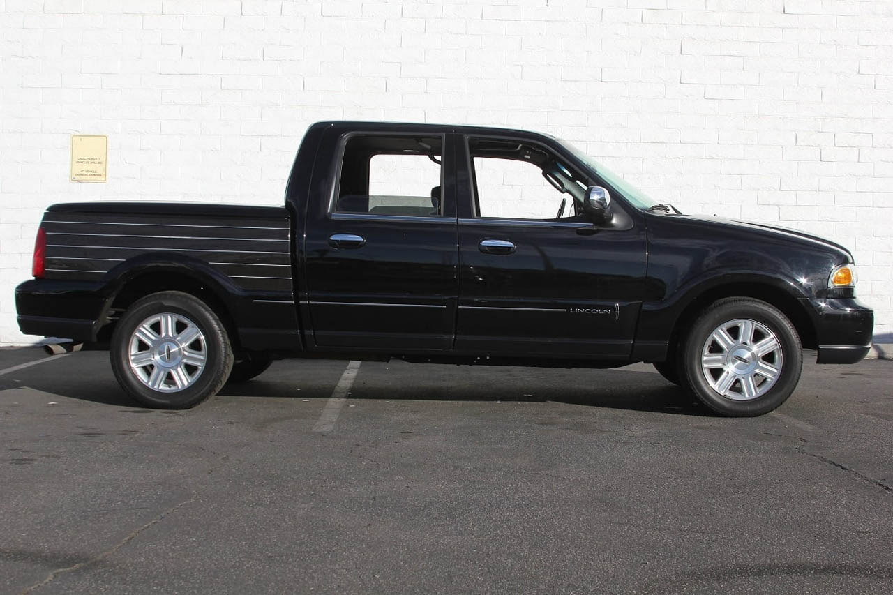 2002-lincoln-blackwood-03 Pick Up This Lincoln Truck And Get Your Blackwood On