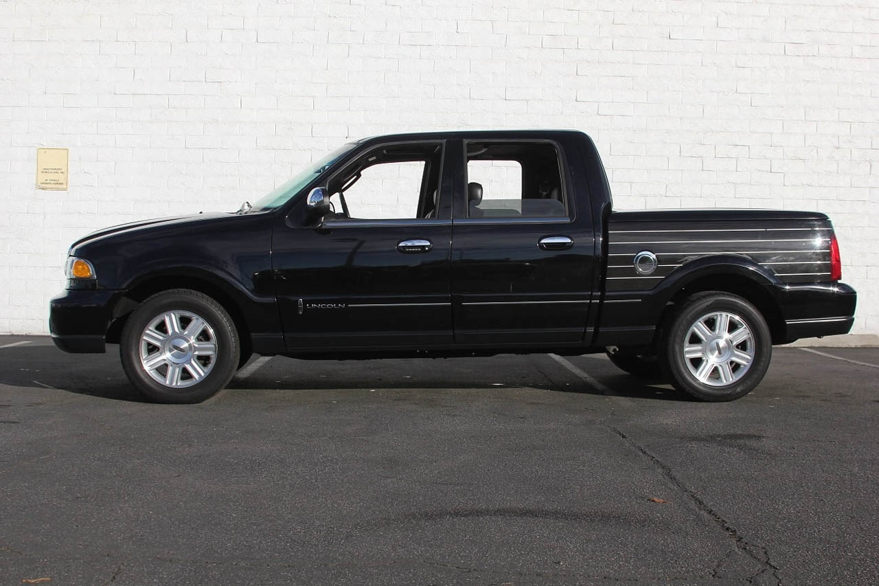 2002-lincoln-blackwood-04 Pick Up This Lincoln Truck And Get Your Blackwood On